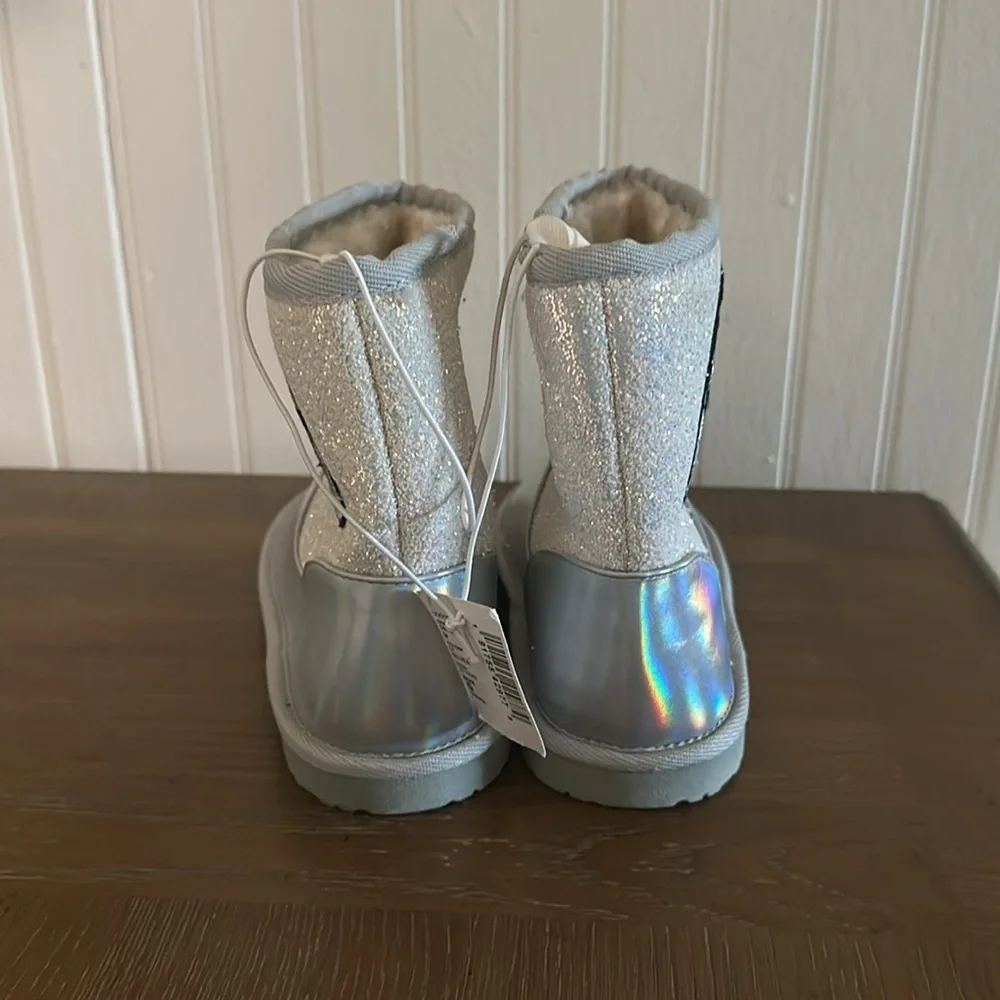 The Childrens Place Sz 5 Y Chalet Boots Faux Fur Lined Silver Holographic Emoji